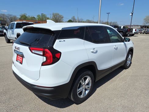 Used 2023 GMC Terrain SLE image 8