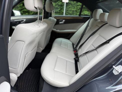 Used 2011 Mercedes-Benz E 350 4MATIC Sedan image 33