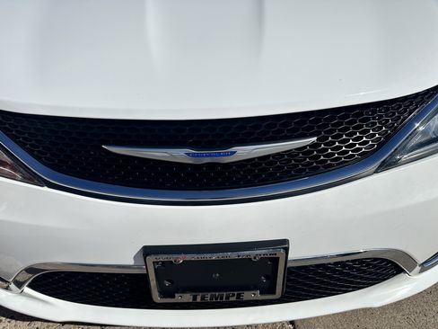 Used 2018 Chrysler Pacifica Touring-L image 43