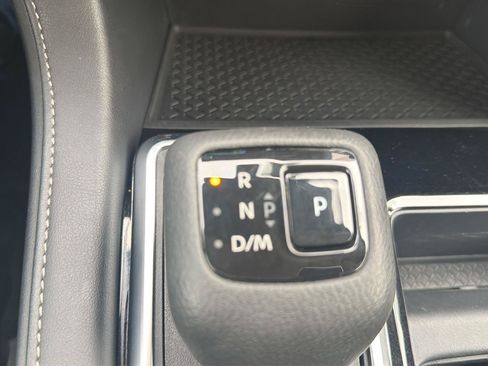 Used 2025 Nissan Pathfinder SV AWD/4WD image 15