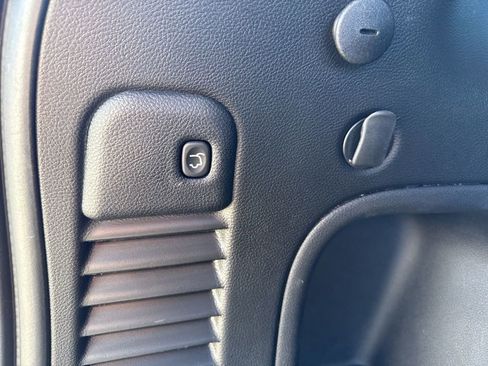 Used 2021 Jeep Grand Cherokee Laredo X image 12