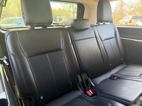 Used 2024 Ford Expedition Max XLT image 10