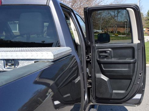 Used 2017 RAM 1500 Express image 17