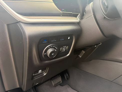 Used 2024 Jeep Grand Cherokee Limited 4xe AWD/4WD image 9