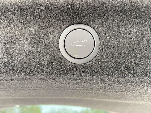 Used 2026 Tesla Model Y 2WD image 10