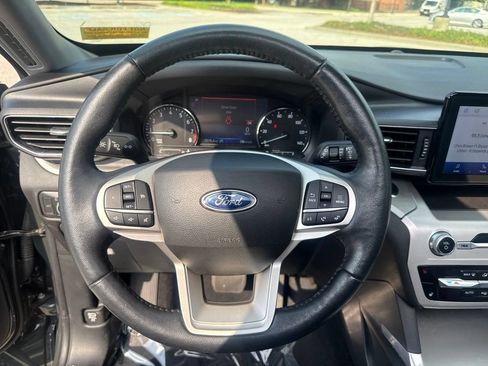 Used 2022 Ford Explorer XLT w/ Equipment Group 202A AWD/4WD image 15