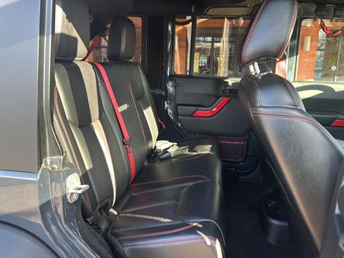 Used 2017 Jeep Wrangler Unlimited Rubicon image 25