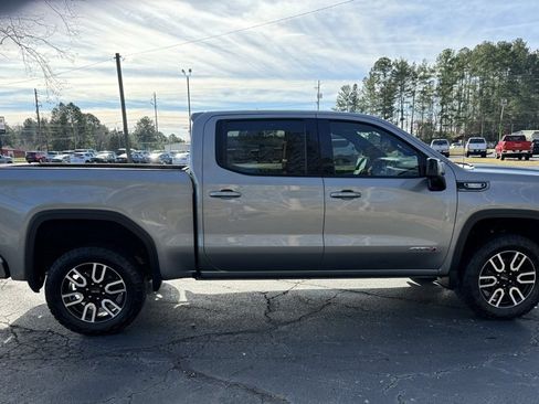Used 2023 GMC Sierra 1500 AT4 w/ Technology Package image 9