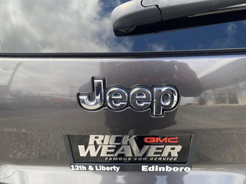 Used 2020 Jeep Cherokee Latitude Plus w/ Cold Weather Group image 16