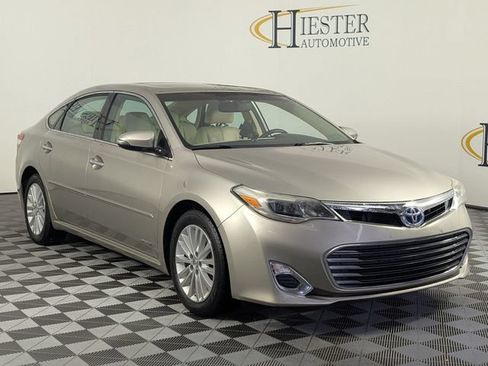 Used 2013 Toyota Avalon XLE Premium FWD image 2