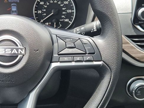 Used 2025 Nissan Altima 2.5 SV FWD image 25