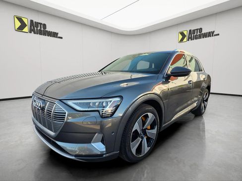 Used 2019 Audi e-tron Prestige w/ Prestige Package image 7