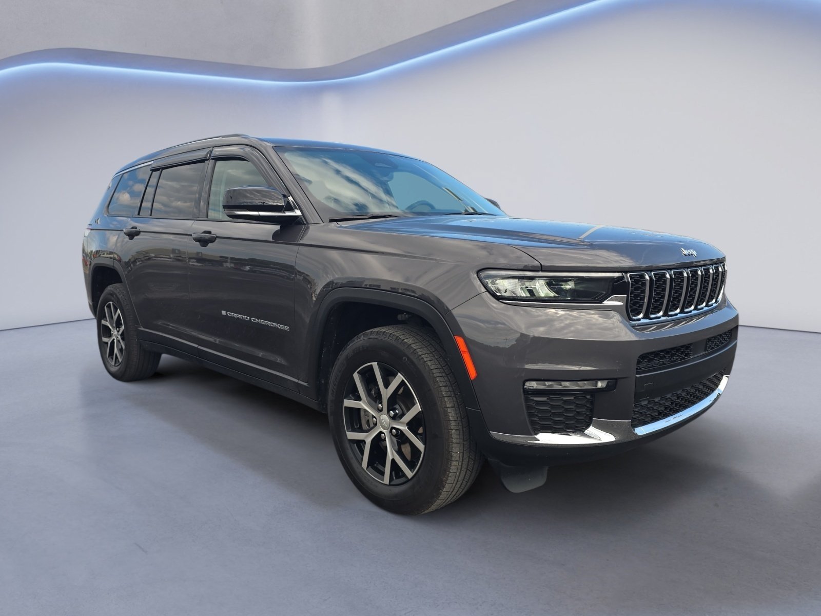 Used 2024 Jeep Grand Cherokee L Limited AWD/4WD image 8