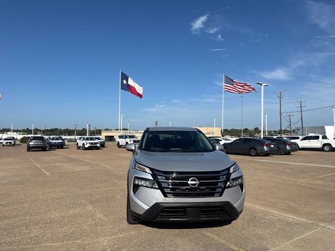 Certified 2024 Nissan Rogue SV FWD image 4