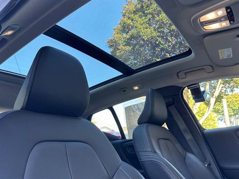 Certified 2024 Volvo XC40 B5 Plus w/ Protection Package Premier AWD/4WD image 18