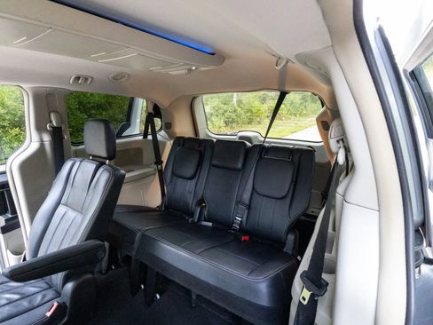 Used 2012 Chrysler Town & Country Touring w/ Entertainment Group #1 FWD image 15