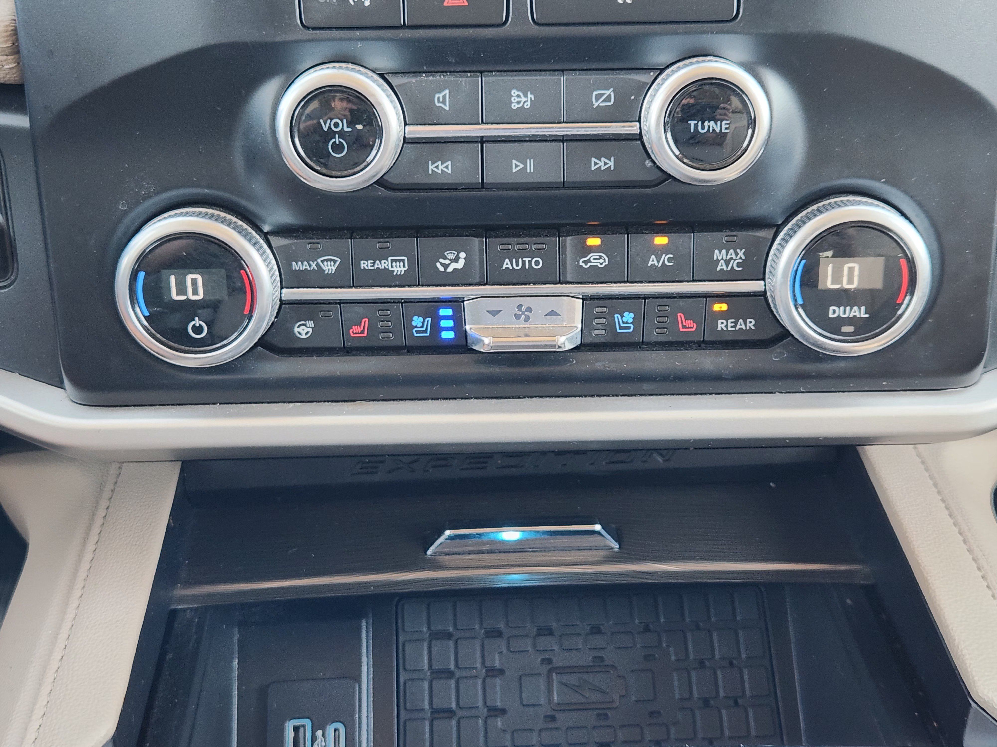 Used 2024 Ford Expedition Max Limited RWD image 20