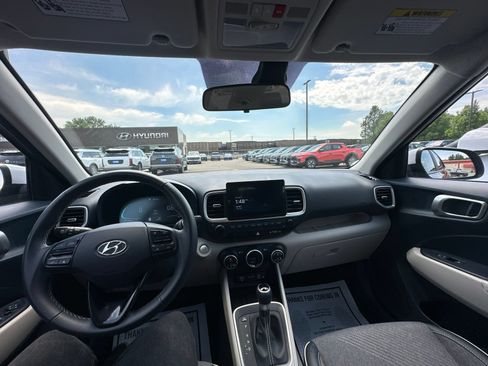 Used 2025 Hyundai Venue Limited FWD image 38