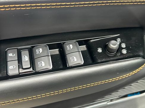 Used 2025 Jeep Grand Wagoneer Series III w/ Rear Seat Video Group 1 AWD/4WD image 27