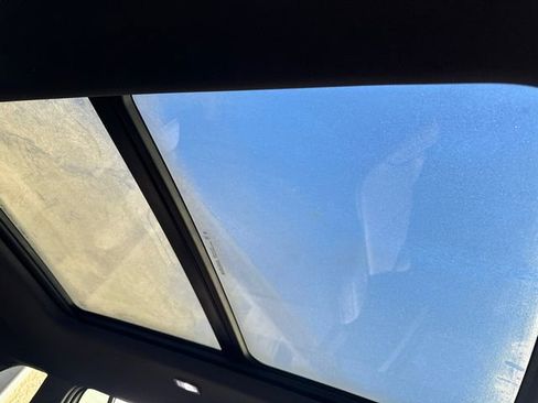 Used 2025 GMC Acadia AT4 w/ Luxury Package image 18