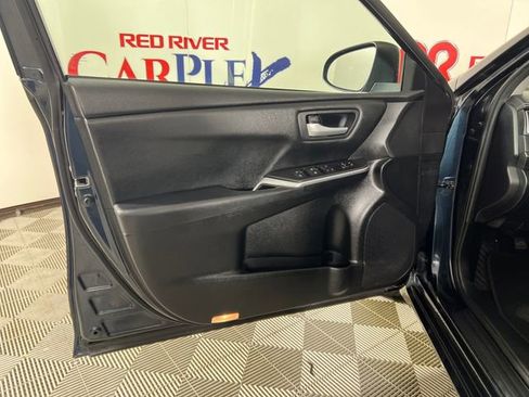 Used 2016 Toyota Camry LE image 11