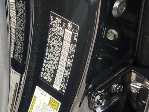 Used 2025 Toyota Prius Plug-In Hybrid FWD image 30