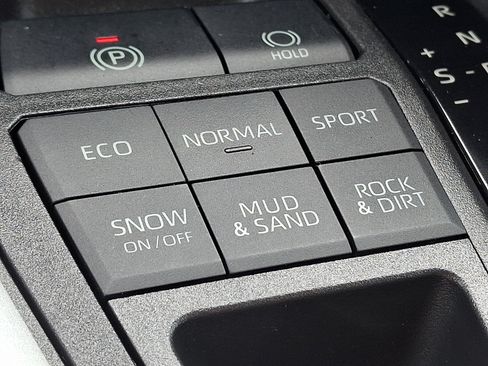 Used 2020 Toyota RAV4 LE w/ All Weather Liner Package AWD/4WD image 23