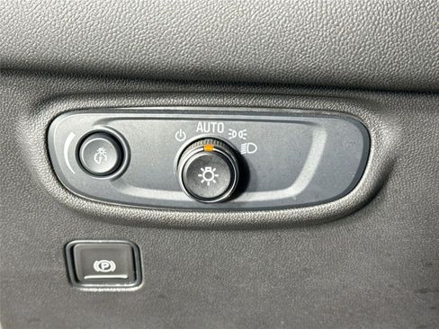 Used 2024 GMC Terrain SLE image 13