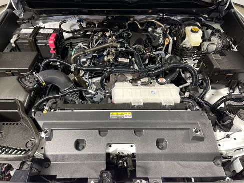 Certified 2025 Toyota Tacoma TRD Off-Road AWD/4WD image 9