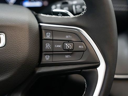 New 2025 Jeep Grand Cherokee Laredo X w/ Luxury Tech Group I image 15