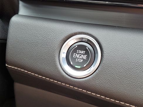 Used 2023 Cadillac Escalade Premium Luxury w/ Performance Package AWD/4WD image 16