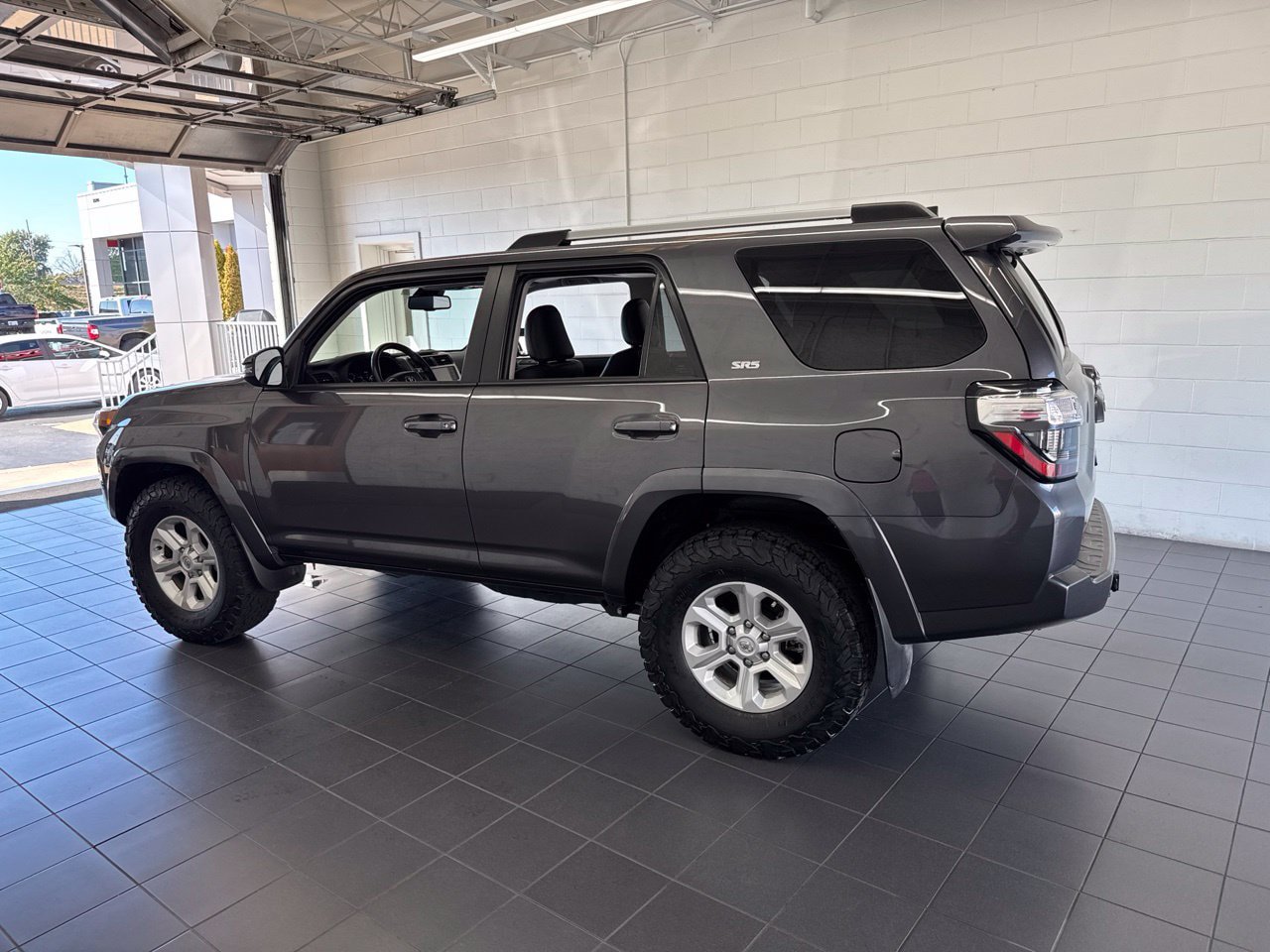 Used 2023 Toyota 4Runner SR5 Premium w/ Moonroof Package AWD/4WD image 5