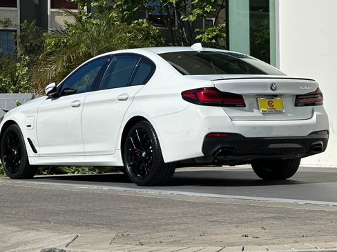 Used 2023 BMW 530e w/ M Sport Package RWD image 5