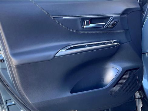 Used 2023 Toyota Venza Limited image 21