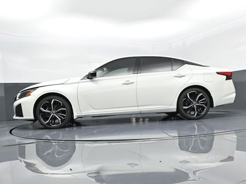 New 2025 Nissan Altima 2.5 SR w/ SR Premium Package image 26