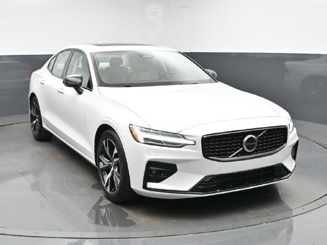 Used 2023 Volvo S60 B5 Core w/ Climate Package FWD image 2