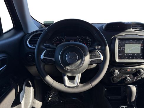 Used 2018 Jeep Renegade Latitude w/ UConnect 8.4 Nav Group image 12