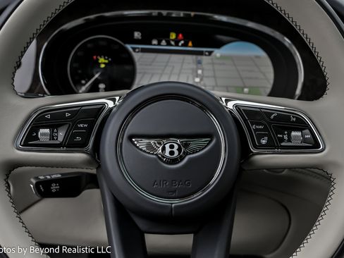 Used 2022 Bentley Bentayga image 39