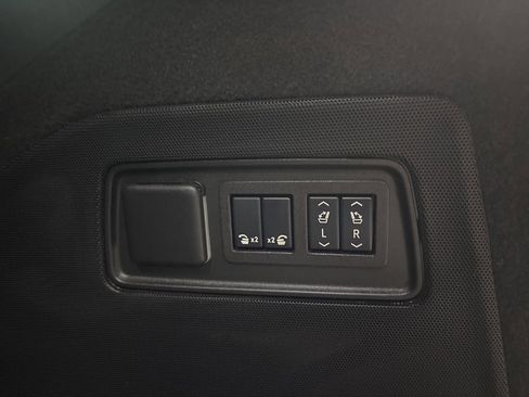 Used 2024 Cadillac Escalade Sport Platinum image 6