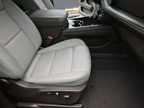 Used 2025 Chevrolet Tahoe LT w/ Advanced Technology Package AWD/4WD image 29