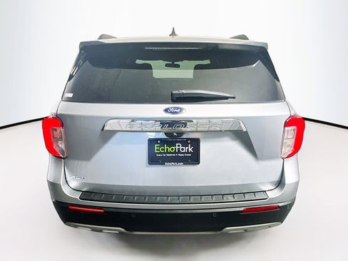 Used 2022 Ford Explorer XLT w/ Equipment Group 202A image 7