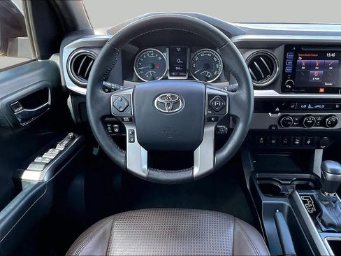 Used 2017 Toyota Tacoma Limited w/ Tow Package RWD image 6