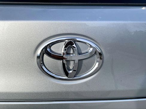 Used 2023 Toyota Corolla Cross L image 10