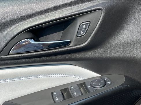 Certified 2025 Chevrolet Trax LT FWD image 20