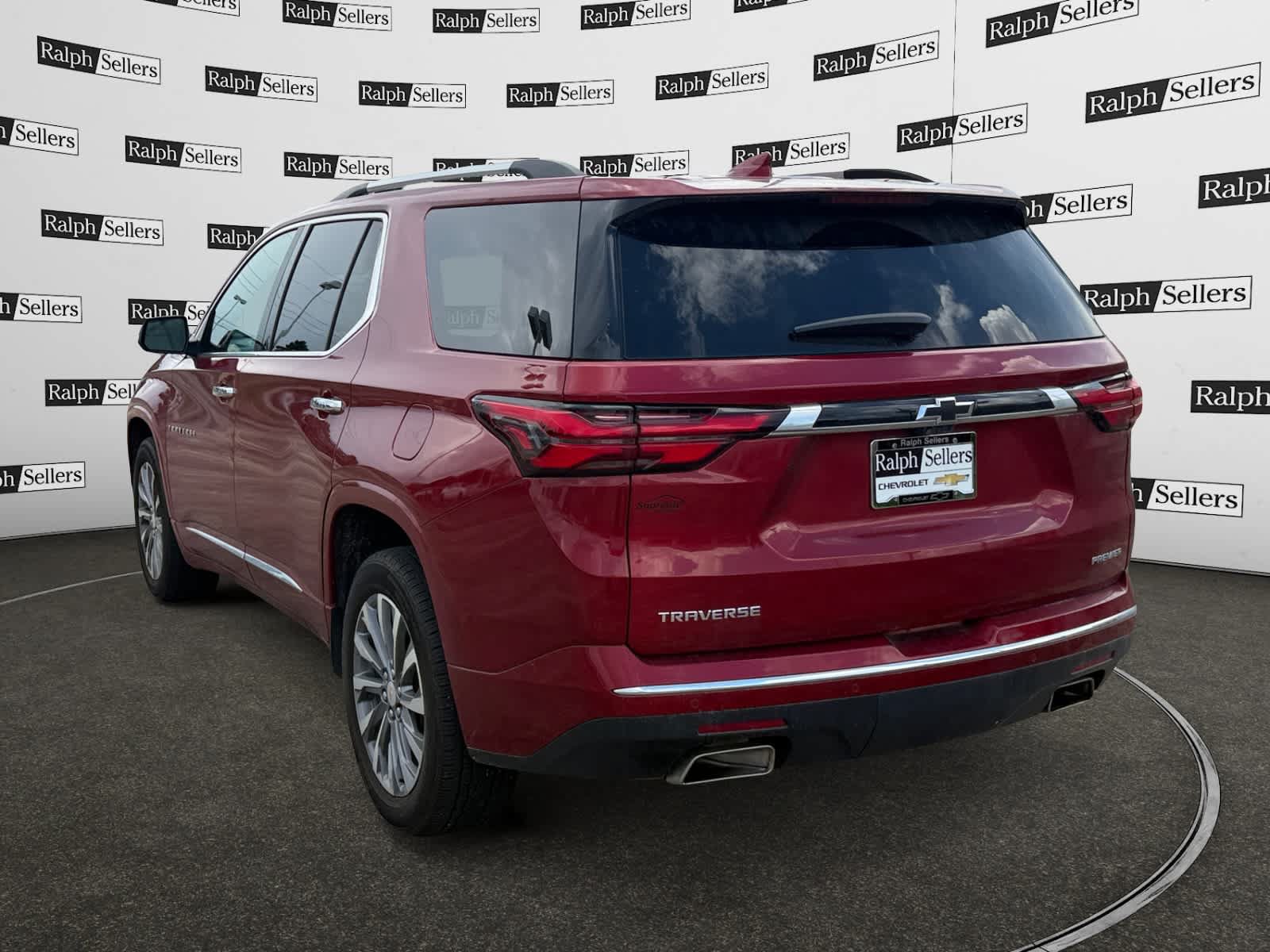 Used 2023 Chevrolet Traverse Premier FWD image 4