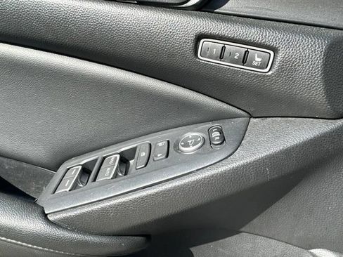 Used 2021 Honda Accord Touring image 11