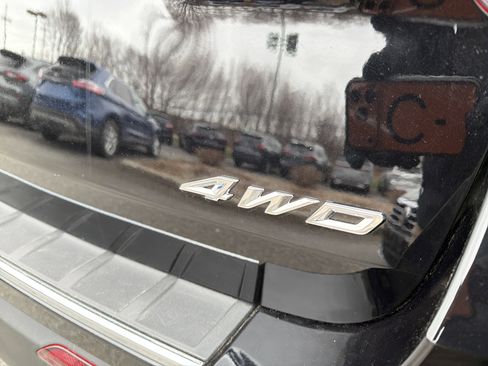 Used 2023 Ford Explorer Limited w/ Equipment Group 301A image 8