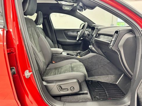 Used 2022 Volvo C40 P8 Recharge Ultimate AWD/4WD image 18