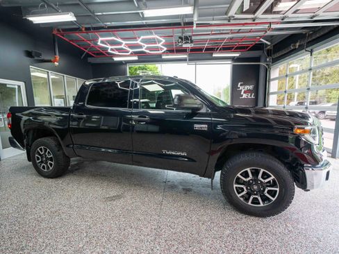 Used 2018 Toyota Tundra SR5 w/ TRD Off Road Package AWD/4WD image 5