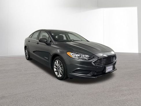 Used 2017 Ford Fusion SE image 3